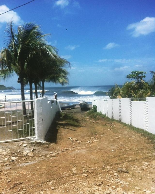 Bananoz Surfhouse Panzió Transito Kültér fotó
