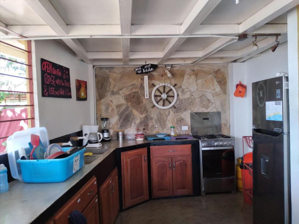 Bananoz Surfhouse Panzió Transito Kültér fotó